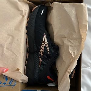 Brand new adrenaline gts 22 brooks